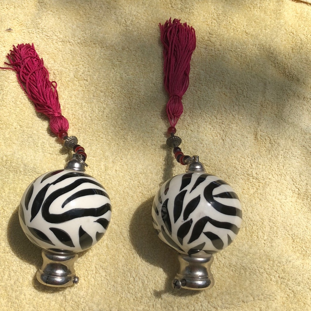 Bombay Kids Zebra Finials with silver trim &  pink tassels